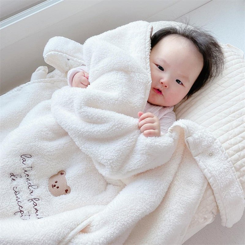 couverture porte bebe microfibre cocon ours blanc bébé lit