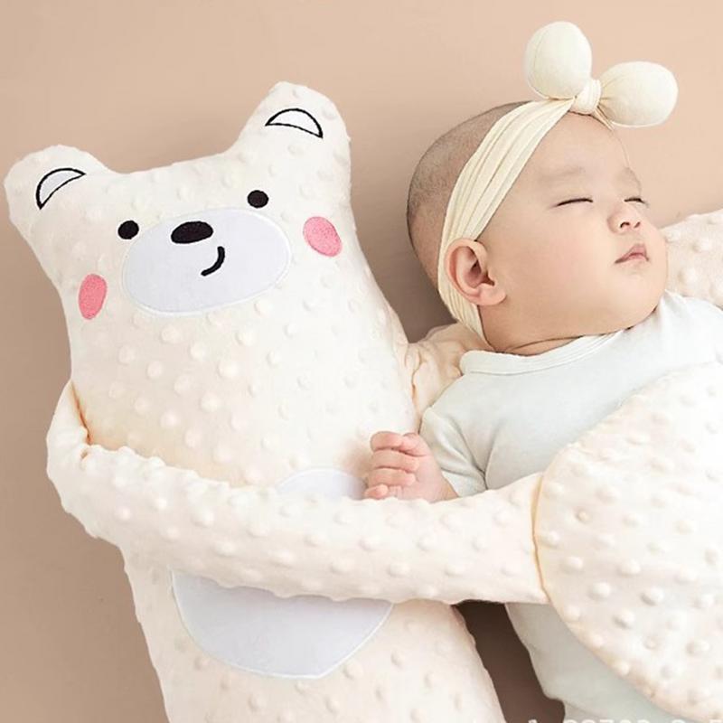 doudou instinct maternel ours bébé dort