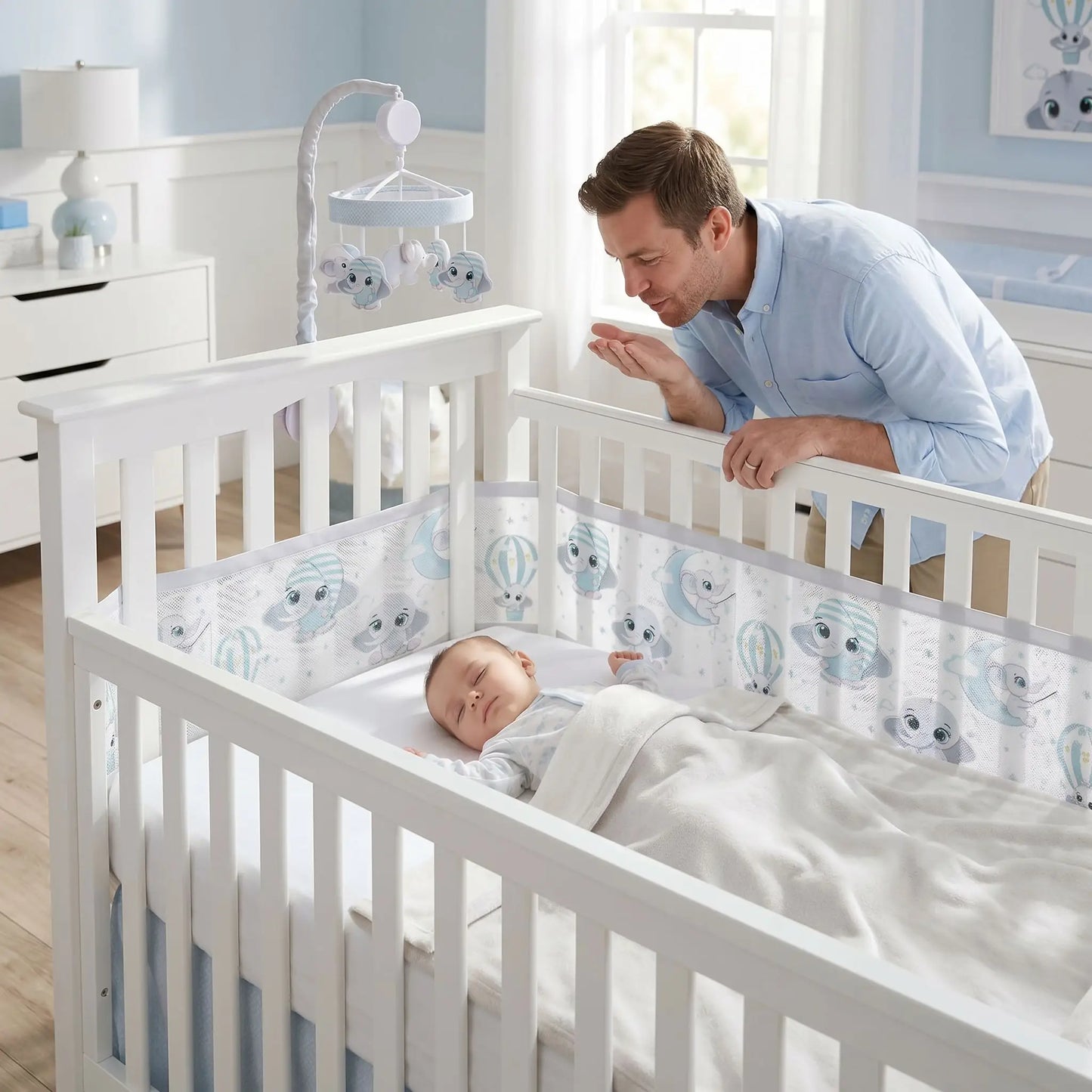 Tour de lit respirant maille
Éléphanteau sécurisant papa bisous bébé