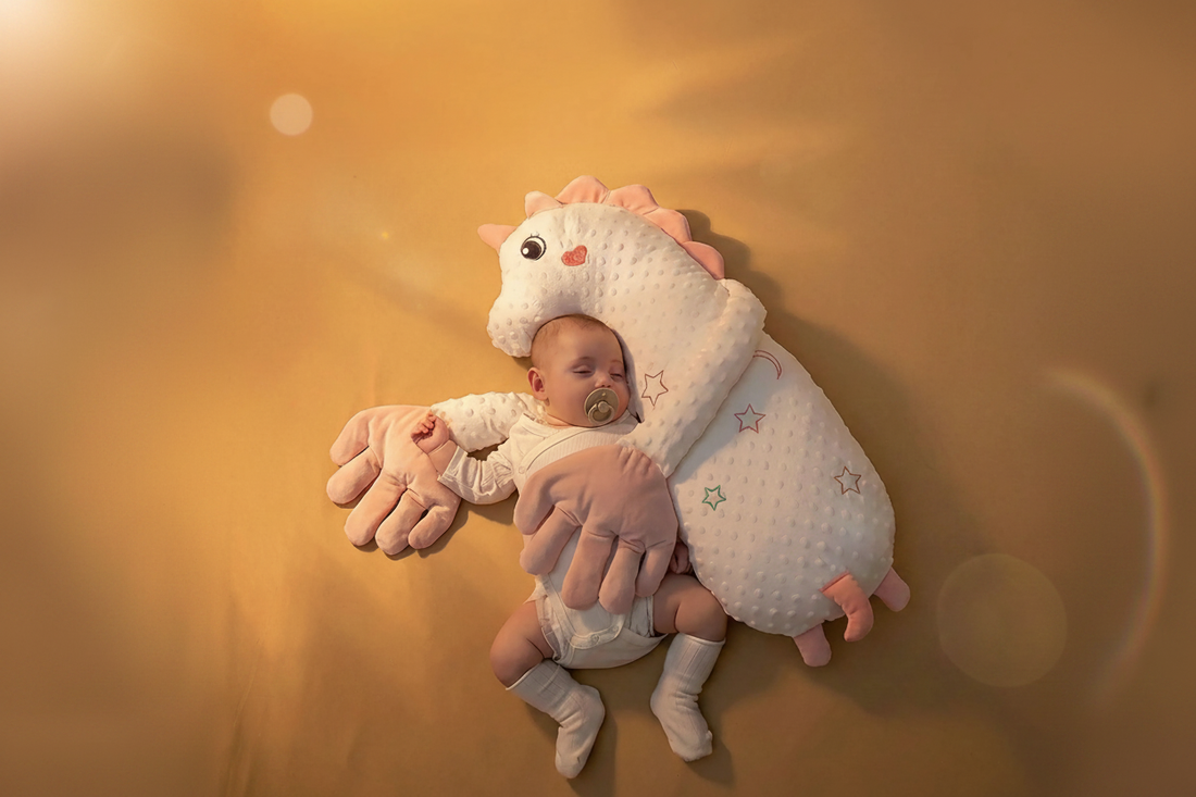 Doudou d'enfance licorne tapoteur bébé dort