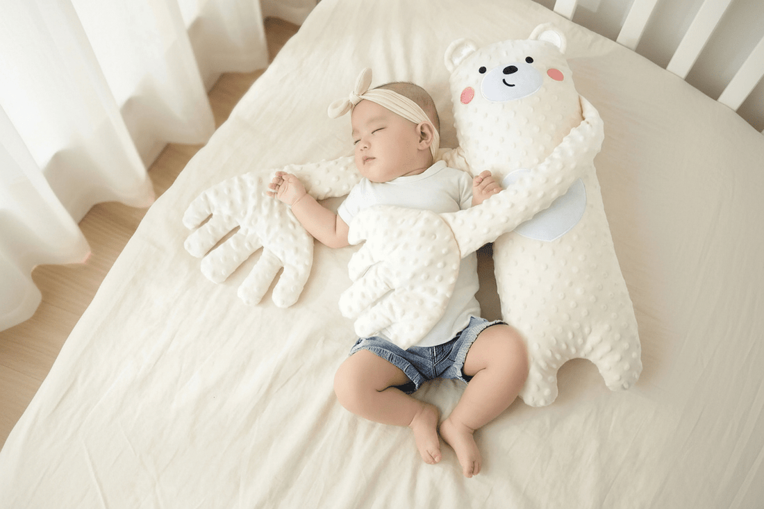 doudou l'instinct maternel bébé dort paisiblement