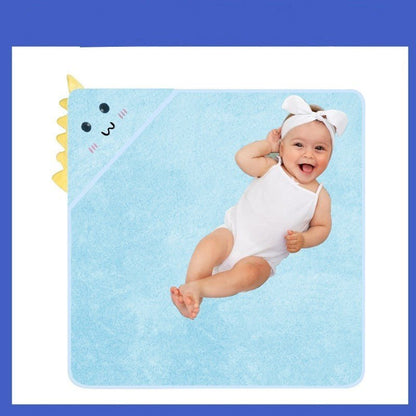 cape de bain bébé bleu enfant souriant couché