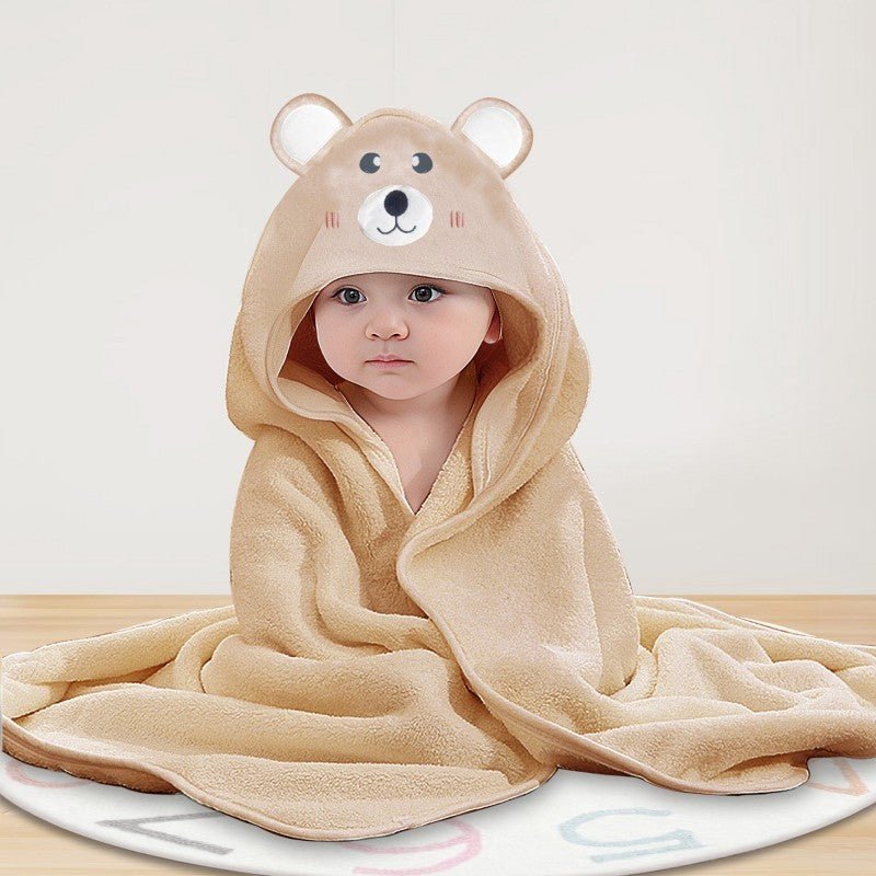 cape de bain ours bébé assis