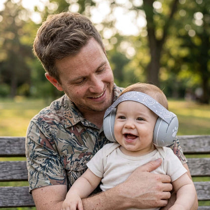 Casque anti bruit pour bébé gris confort optimal bébé papa souriants