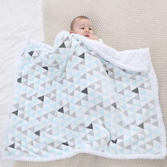 couverture bébé couvert enfant satisfait