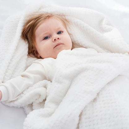 couverture bébé unicori blanc fillette couchée