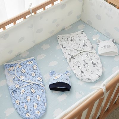 Couverture emmaillotage douceur apaisante bleu blanc bonnet