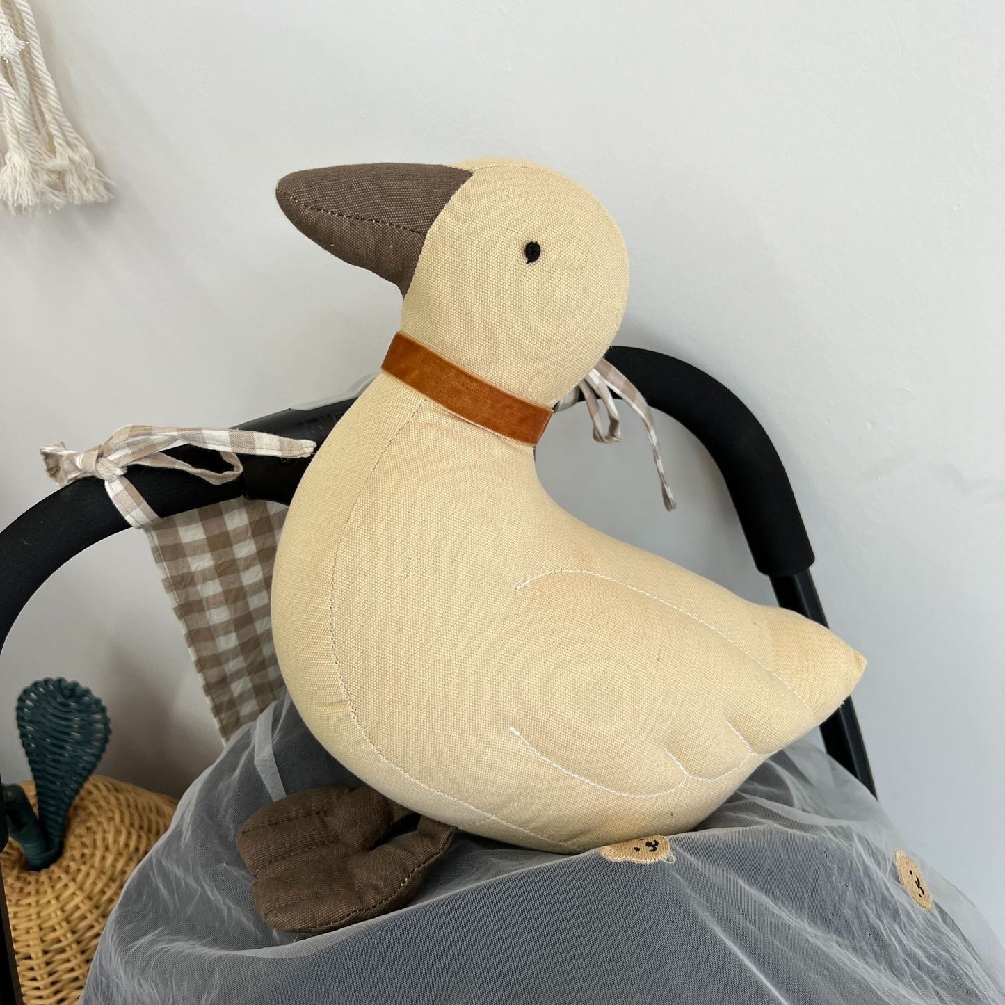 doudou canard jaune foulard doré