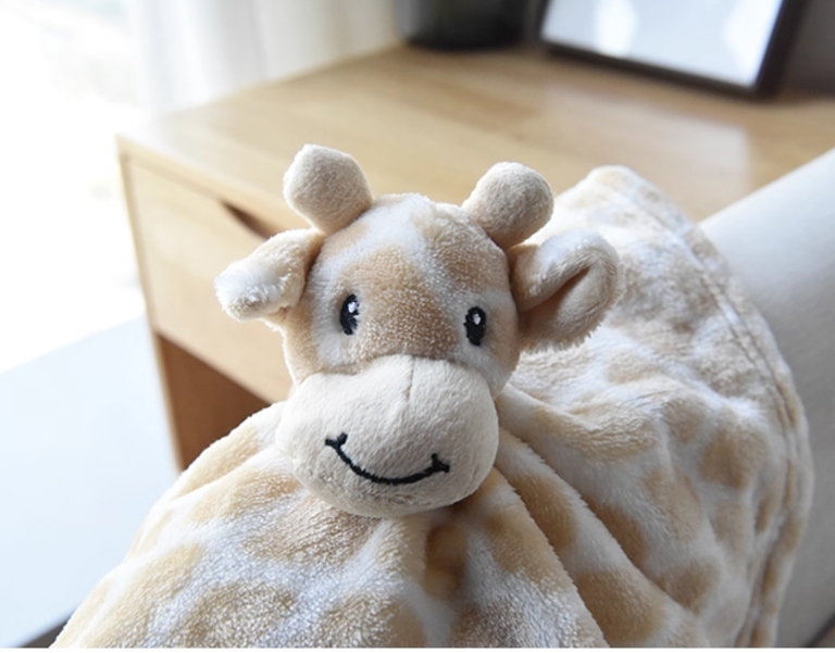 doudou girafe flanelle douce plat