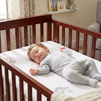 Drap housse lit bébé Doucinuit éléphanteau bébé dort