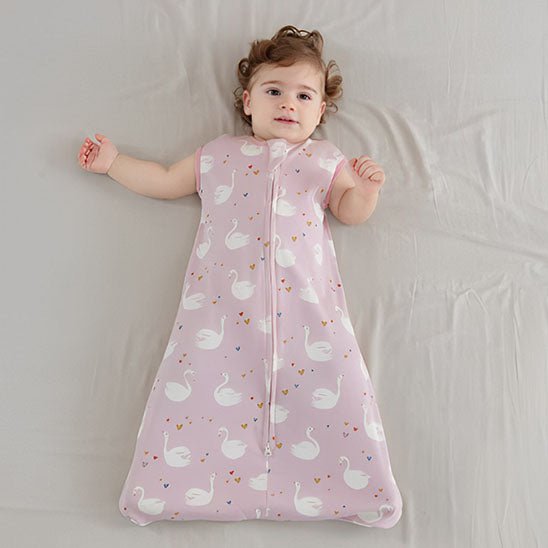 gigoteuse bébé rose enfant couché sur dos