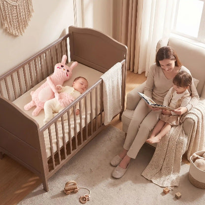 Peluche qui tapote bébé lapin bébé dort , maman histoire sœur