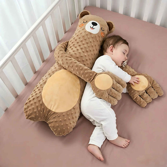 peluche qui tapote bébé ourson brun apaisant bébé dort
