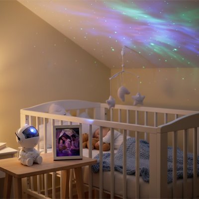 Veilleuse projection astronaute ciel étoilé apaisant enfant dort chambre chaleureuse 